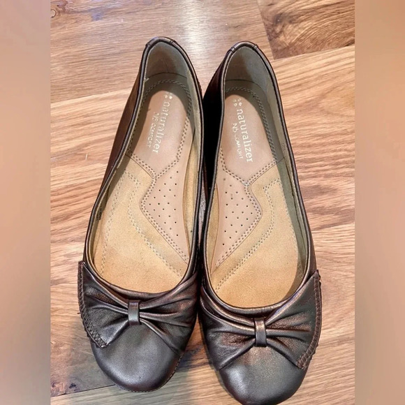 Naturalizer Wide Width Bronze Capri Bow Leather Flats Size 7W - Picture 5 of 11